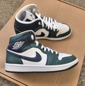 Wmns Air Jordan 1 "Noble Green" Size 8W - 6.5M